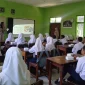 Sesi Pemaparan Materi Ekonomi Kreatif di SMP Negeri 1 Dau. Foto: KKN 217 UNS
