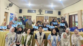 Tim KKN UNS 146 foto Bersama pelaku UMKM desa Jiwan setelah melaksanakan sosialisasi foto produk dan pendaftaran google maps. Foto: KKN 146 UNS