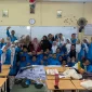Suasana ceria siswa SMAN 8 Pekanbaru bersama Tim PKM-PM Universitas Abdurrab usai kegiatan Edukosme: Edukasi Kosmetika Aman dan Halal, Jumat (22/8/2025). Foto: pribadi 