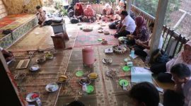Suasana kebersamaan dalam kegiatan penyuluhan dan pendampingan legalitas produk UMKM bersama KTH Sari Bunga Giyanti di Desa Giyanti, Kecamatan Windusari, Kabupaten Magelang. Foto: pribadi
