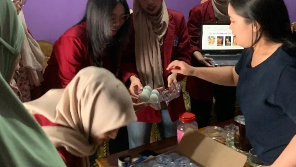 Pelatihan UMKM Boost: Peran Packaging dalam Meningkatkan Produk UMKM Lokal Desa Jurangjero. Foto: pribadi