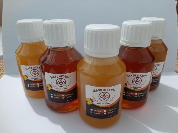 Produk madu alami ‘Madu Giyanti’ hasil olahan Kelompok Tani Hutan (KTH) Sari Bunga Giyanti, Desa Giyanti, Kecamatan Windusari, Kabupaten Magelang. Foto: pribadi