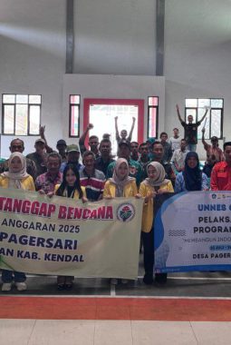 KKN GIAT 12 UNNES Gelar Sosialisasi dan Simulasi Kesiapsiagaan Bencana di Desa Pagersari