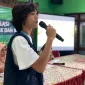 Mahasiswa KKN UNISRI saat memaparkan materi dalam kegiatan sosialisasi bertema “Penggunaan Media Sosial yang Efektif” di Balai Desa Duwet, Kecamatan Ngawen, Kabupaten Klaten, Selasa (29/7/2025). Foto: pribadi