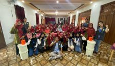 Dokumentasi bersama Tim PKK Desa Kagokan. Foto: KKN 320 UNS