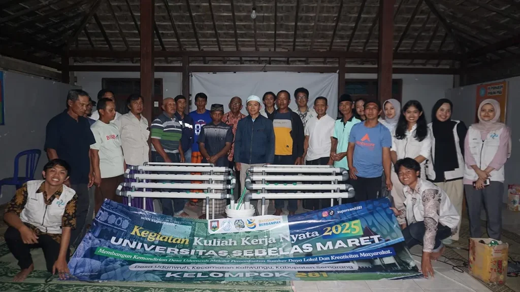 Dokumentasi bersama setelah pelaksanaan sosialisasi hidroponik bersama Bapak Andreas Pandjaitan, selalu narasumber dari bidang pertanian. Foto: KKN 281 UNS