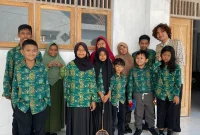Foto bersama anak-anak SLB NU Suruh. (doc. KKN 273 UNS)a anak-anak SLB NU Suruh. (doc. KKN 273 UNS)
