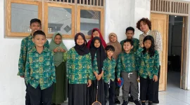 Foto bersama anak-anak SLB NU Suruh. (doc. KKN 273 UNS)a anak-anak SLB NU Suruh. (doc. KKN 273 UNS)