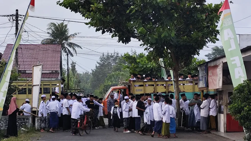Jamaah mulai berdatangan. Foto: Panitia PHBI Masjid Besar Al-Falah