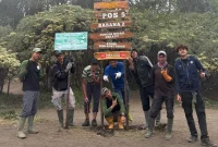 Mahasiswa KKN 32 UNS berfoto bersama di Pos 5 (Sabana 2) setelah memasang papan informasi jalur pendakian Merbabu via Selo. Foto: KKN 32 UNS
