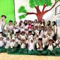 Mahasiswa KKN UNS bersama Ibu Ketua Bhayangkari Cabang Lombok Utara, Ny. Heny Agus Purwanta memberikan edukasi tentang pentingnya literasil kepada warga Dusun Paok Rempek, Kamis (6/8/2025). Foto: KKN 8 UNS
