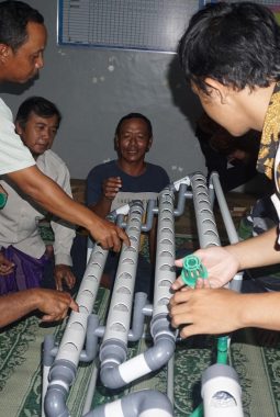 Mahasiswa KKN UNS 281 Dorong Kemandirian Desa Udanwuh Lewat Inovasi Cenil dan Hidroponik
