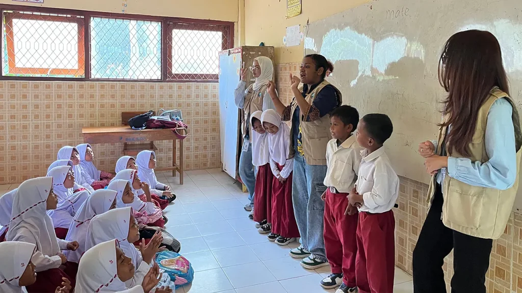 Mahasiswa KKN UNS mengadakan sosialisasi tentang Praktik Hidup Bersih dan Sehat. Foto: KKN 2 UNS