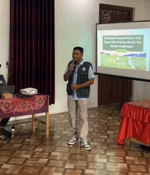 Penyampaian materi sosialisasi mengenai POC kepada peserta. Foto: KKN 320 UNS