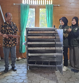 Mahasiswa KKN 13 UNS Kenalkan Prototype Mesin Pengering Jagung sebagai Solusi Zero Nett Emission di Desa Blungun