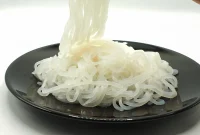 Shirataki yang sedang disajikan sebagai mie. Sumber: Bon Appétit