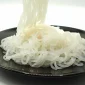 Shirataki yang sedang disajikan sebagai mie. Sumber: Bon Appétit