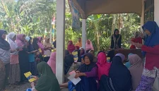 Suasana saat pelaksanaan sosialisasi hipertensi dan Perilaku Hidup Bersih dan Sehat (PHBS). Foto: KKN 264 UNS