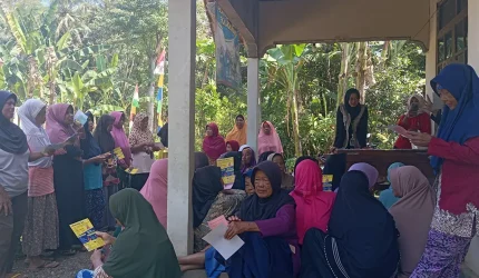 Suasana saat pelaksanaan sosialisasi hipertensi dan Perilaku Hidup Bersih dan Sehat (PHBS). Foto: KKN 264 UNS