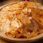 Tipis, kriuk, pedas gurih, dan bikin nagih. Dari singkong sederhana jadi tren kuliner anak muda yang nggak ada matinya. Sumber: Fimela.com