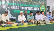 Ketua Takmir Masjid Al Falah bersama pengurus MWC NU Rowokangkung, perwakilan KUA, pengurus Majelis Semaan Al-Qur’an, perwakilan Camat, serta perwakilan Pemdes Rowokangkung menghadiri rangkaian peringatan Maulid Nabi Muhammad SAW di Masjid Besar Al Falah Rowokangkung, Selasa (16/9/2025). Foto: Panitia PHBI Masjid Besar Al-Falah