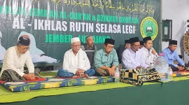 Ketua Takmir Masjid Al Falah bersama pengurus MWC NU Rowokangkung, perwakilan KUA, pengurus Majelis Semaan Al-Qur’an, perwakilan Camat, serta perwakilan Pemdes Rowokangkung menghadiri rangkaian peringatan Maulid Nabi Muhammad SAW di Masjid Besar Al Falah Rowokangkung, Selasa (16/9/2025). Foto: Panitia PHBI Masjid Besar Al-Falah