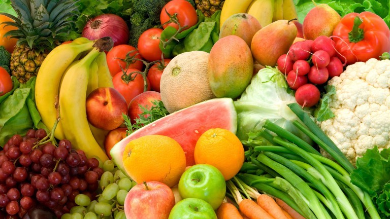 Buah dan sayur kaya serat jadi kunci hidup sehat. Kombinasi keduanya bantu jaga pencernaan, metabolisme, hingga daya tahan tubuh masyarakat. Sumber: dinkes.malangkota.go.id