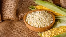 Tepung jagung instan hasil inovasi agroindustri pangan yang mengubah jagung menjadi produk bernilai tinggi, tahan lama, dan siap pakai untuk berbagai olahan makanan. Sumber: Shutterstock.com