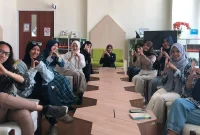 Para peserta kegiatan Interactive Speaking di BraySpace Universitas Negeri Malang tampak antusias mengikuti sesi latihan yang digagas oleh Tim BRAVY. Foto: Tim BRAVY