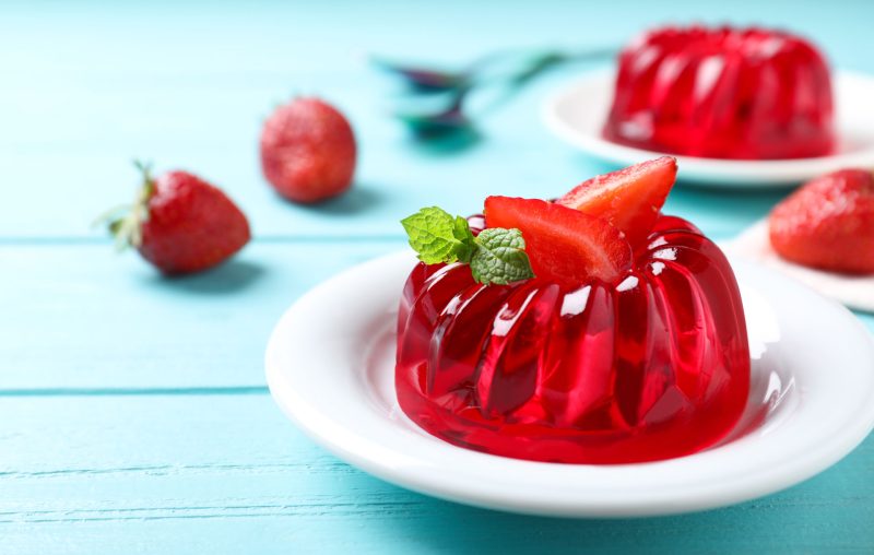 Di balik jelly merah menggoda ini, ada proses ilmiah bernama gelatinisasi yang bikin teksturnya jadi elastis sempurna. Sumber: igamarketplace.com.au