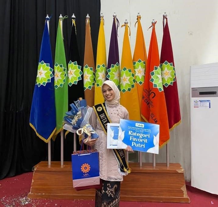 Raisya Rabiah dinobatkan sebagai Duta Keterbukaan informasi publik (KIP) favorit Putri UIN Bandung. Foto: IG: raisyarabiah_ 
