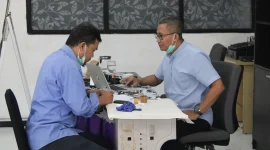 Uji praktik penaksiran barang jaminan dalam rangka pelatihan dan sertifikasi penaksir yang diselenggarakan PT Pegadaian bersama Perkumpulan Perusahaan Gadai Indonesia (PPGI), sebagai upaya memperkuat standar kompetensi industri pergadaian nasional. Foto: pribadi