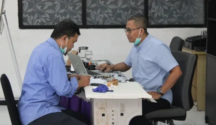 Uji praktik penaksiran barang jaminan dalam rangka pelatihan dan sertifikasi penaksir yang diselenggarakan PT Pegadaian bersama Perkumpulan Perusahaan Gadai Indonesia (PPGI), sebagai upaya memperkuat standar kompetensi industri pergadaian nasional. Foto: pribadi