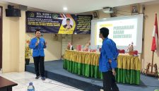 Mahasiswa Universitas Pamulang (UNPAM) menyampaikan materi Persamaan Dasar Akuntansi kepada siswa MTs Negeri 1 Jakarta Selatan dalam kegiatan Pengabdian kepada Masyarakat (PKM), Selasa (12/11/2025). Foto: pribadi