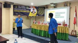 Mahasiswa Universitas Pamulang (UNPAM) menyampaikan materi Persamaan Dasar Akuntansi kepada siswa MTs Negeri 1 Jakarta Selatan dalam kegiatan Pengabdian kepada Masyarakat (PKM), Selasa (12/11/2025). Foto: pribadi