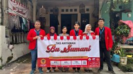 Mahasiswa KKN Universitas 17 Agustus 1945 Surabaya berfoto bersama mitra. Foto: Pribadi