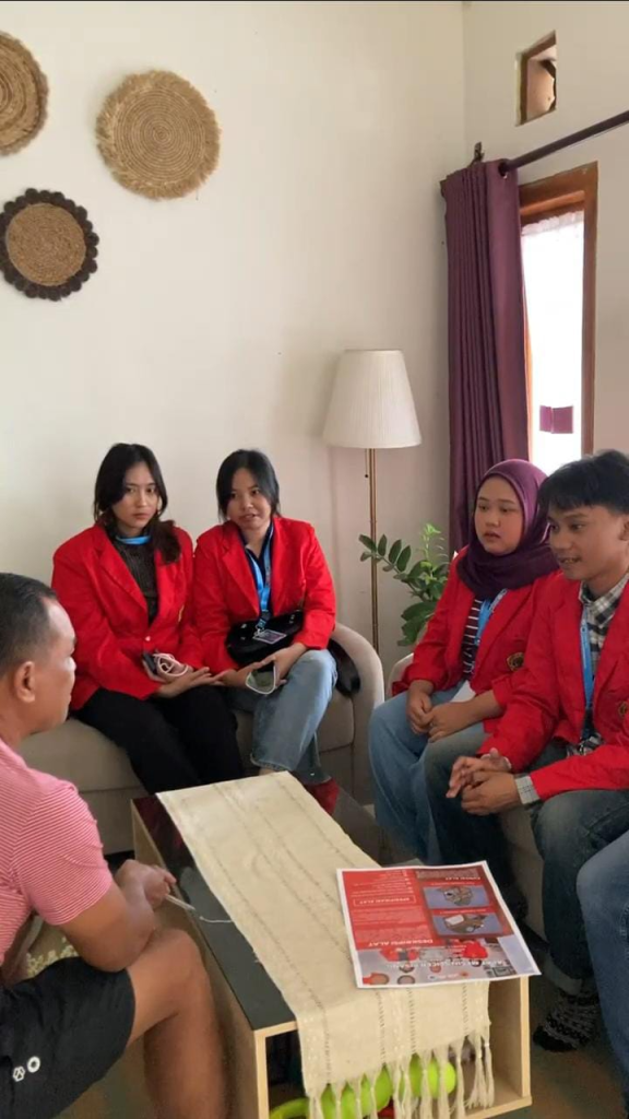 Pengenalan dan Pelatihan Mesin Slicer Pisang. Foto: Tim Dokumentasi Sub Kelompok 1 (R11)