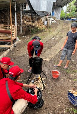 Inovasi Briket Kotoran Sapi, Solusi Limbah dan Energi Alternatif di Dusun Pringwulung