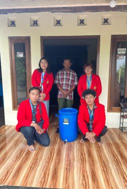 Menimba Pengabdian di Bendunganjati, Mahasiswa UNTAG Surabaya Dorong Pemberdayaan Peternak Domba