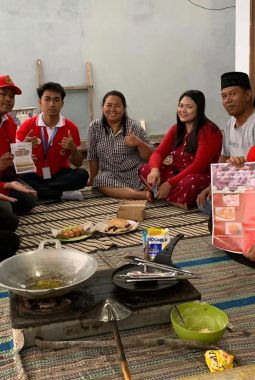 Mahasiswa Teknik Industri UNTAG Surabaya Terapkan Ilmu Produksi dalam Pelatihan Olahan Ubi di Mojokerto