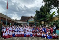 Dokumentasi bersama setelah pelaksanaan sosialisasi anti bulliying kepada siswa SD Negeri Drono, Desa Drono, Kecamatan Tembarak, Kabupaten Temanggung, pada Rabu (21/1/2026). Foto: Pribadi