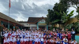 Dokumentasi bersama setelah pelaksanaan sosialisasi anti bulliying kepada siswa SD Negeri Drono, Desa Drono, Kecamatan Tembarak, Kabupaten Temanggung, pada Rabu (21/1/2026). Foto: Pribadi