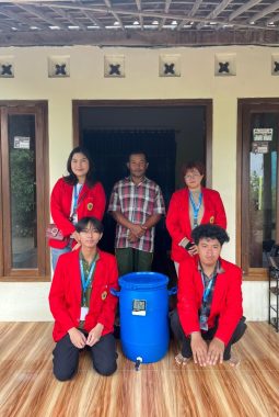 Mahasiswa KKN UNTAG Surabaya Dampingi Peternak Domba di Desa Bendunganjati