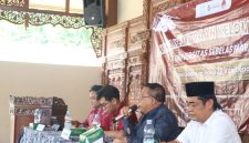 Anggota DPRD Jawa Tengah memaparkan materi dalam acara FGD. Foto: Pribadi