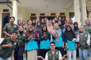 Mahasiswa Pengabdian Masyarakat UMBY berfoto bersama warga dan pelaku UMKM Dusun Dakawu, Desa Banyusidi, Kecamatan Pakis, Kabupaten Magelang, usai pelatihan inovasi sambal siap santap, Sabtu (29/1/2026). Program ini bertujuan meningkatkan nilai jual hasil panen cabai melalui pengolahan dan pengemasan produk yang higienis serta pemasaran digital. Foto: Pribadi