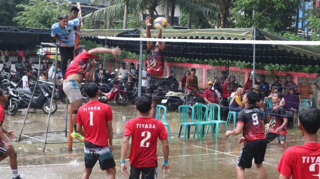 Final Turnamen Bola Voli Antardusun, Dusun Nglumpang vs Dusun Pagergunung, Sabtu, (14/2/2026). Foto: KKN 104 UNS