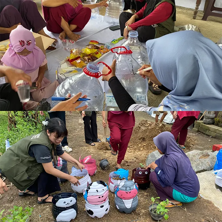 Kelompok Wanita Tani (KWT) dan Kelompok Bank Sampah Tegalrejo membuat pot kreasi dari limbah galon bekas dan menanam tanaman. Foto: Tim KKN 67 Desa Kebondalem Lor, Prambanan, Klaten