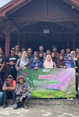 KKN UNS Kelompok 29 Gandeng EXALOS dan KATANYAPALA Edukasi Warga Grogol Soal Interaksi Aman dan Penanganan Gigitan Ular