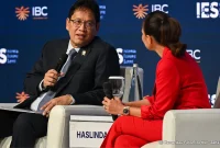 Menteri Keuangan RI berbincang dengan moderator saat menjadi pembicara dalam Indonesia Economic Summit 2026 di Jakarta, Selasa (3/2/2026). Dalam forum tersebut, pemerintah menyampaikan optimisme pertumbuhan ekonomi nasional yang didorong penguatan fundamental ekonomi dan perbaikan iklim investasi.
(Kemenkeu Foto/Biro KLI)