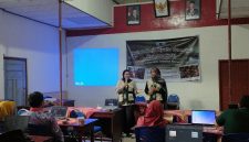 Sesi pembukaan oleh mahasiswa UNS. Foto: Tim KKN-T 151 UNS